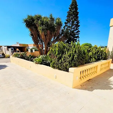 Peaceful Escape With Private Pool 別荘