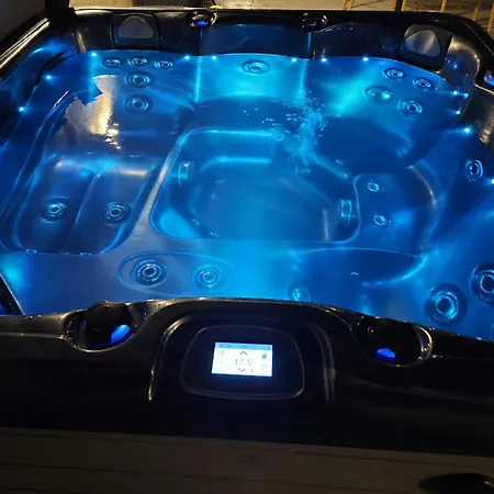 Peaceful Escape With Private Pool 펜션 *