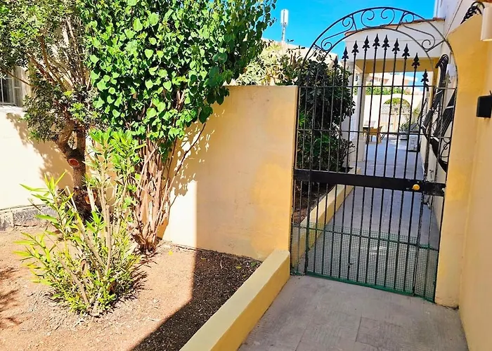 Peaceful Escape With Private Pool 펜션